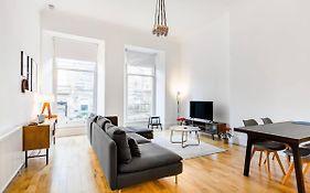 Incredible Contemporary Flat In Heart Of West End